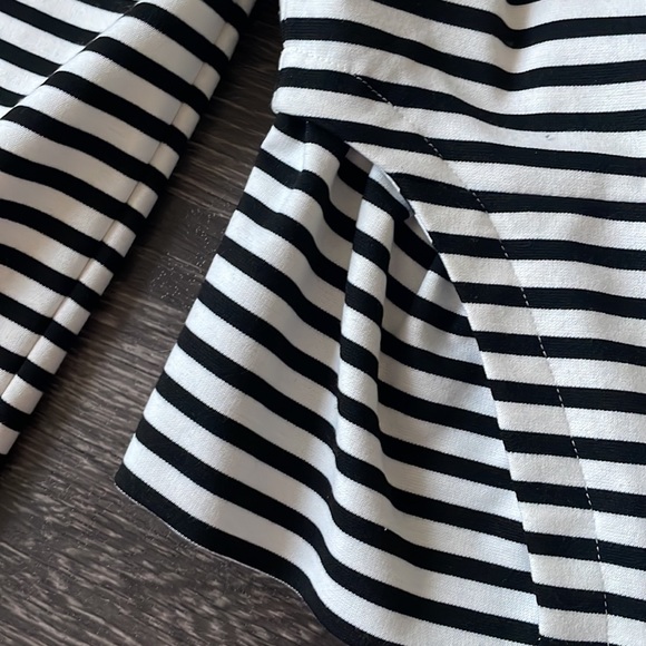 Stretchy peplum blazer - Picture 2 of 4